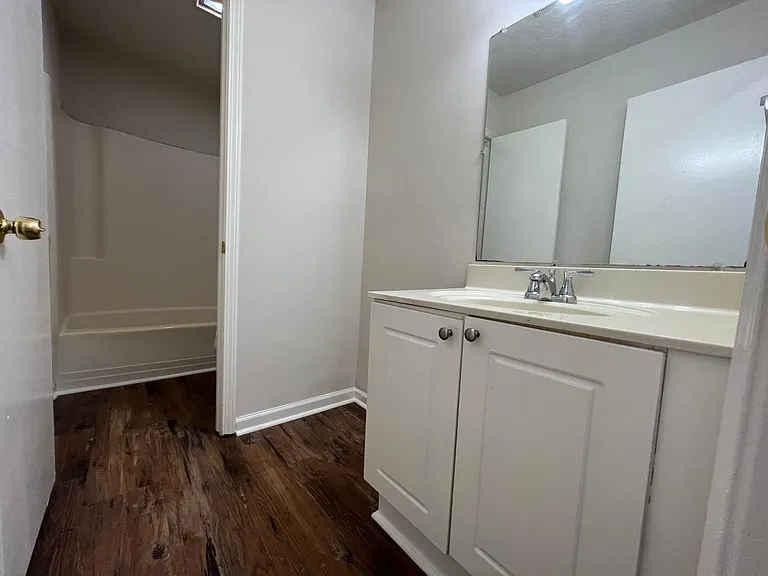 16 Traylor St — Photo 12