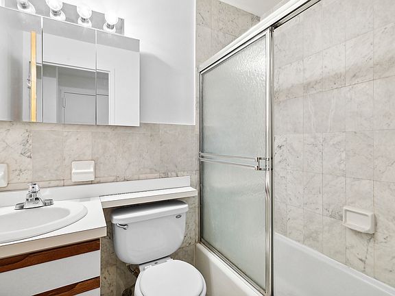 5th image of 325 W 51st St APT 3C