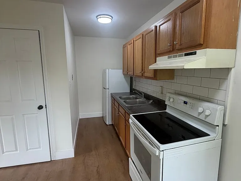 1447 E Fulton St — Photo 3