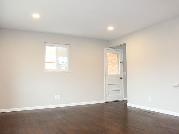 3rd image of 6541 S Oak Knoll Dr