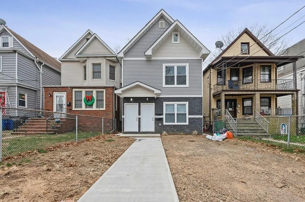 3 bed, 2.0 bath, $2,800 — Photo 1