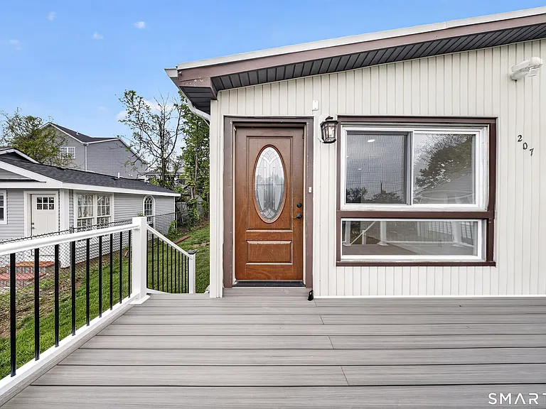 207 Hillcrest Rd — Photo 4