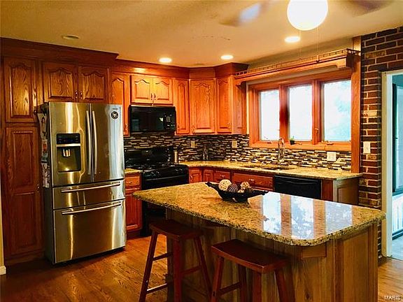 2nd image of 2733 Rosewood Dr
