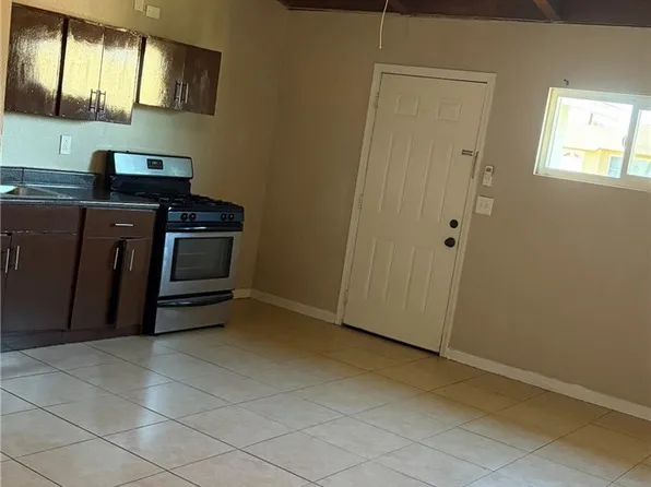 19340 Woodhill St, Rialto, CA 92376