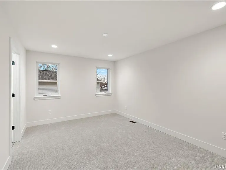2911 Walsh Dr — Photo 34