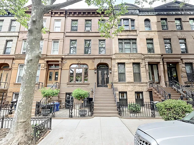 425 Hancock St #3 — Photo 1