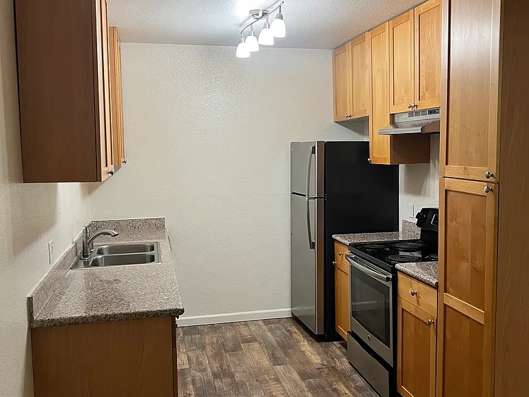 Coyle Creek Apartments — Photo 24