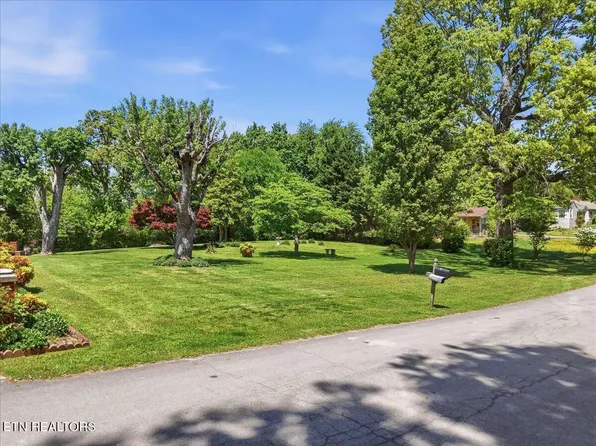 2927 Shady Ln, Maryville, TN 37803