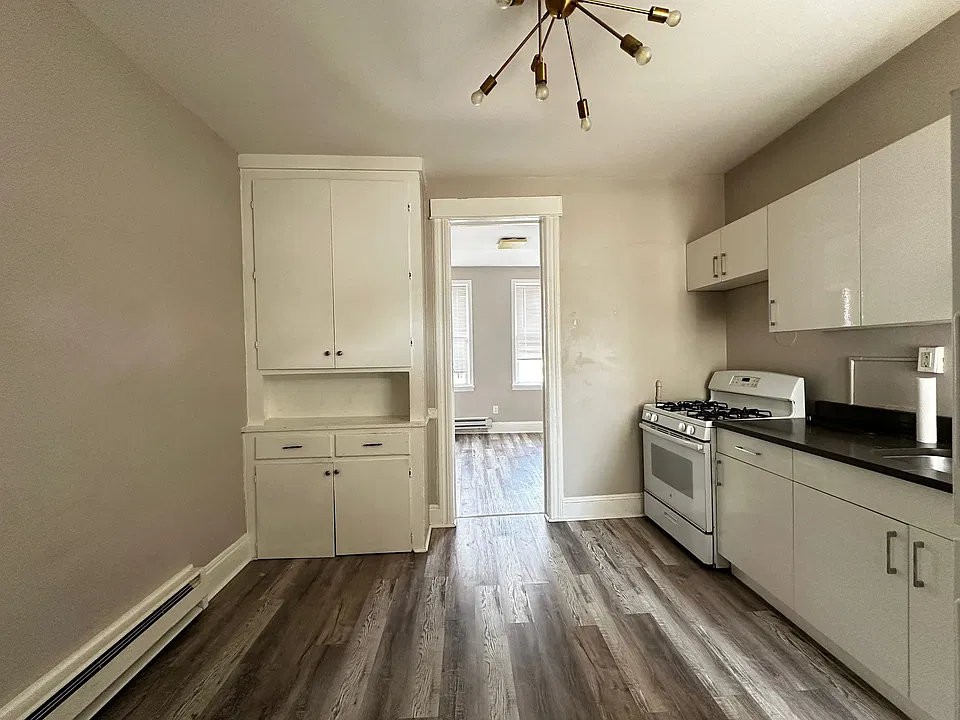 293 Griffith St #7E
