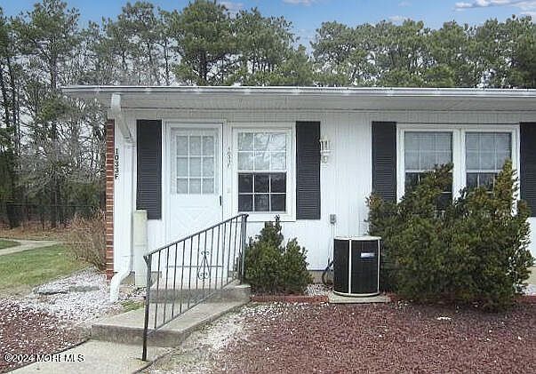 1st image of 1033F Aberdeen Drive #100