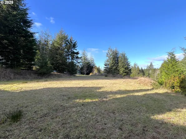 2261 Timberline Dr #23, Coos Bay, OR 97420