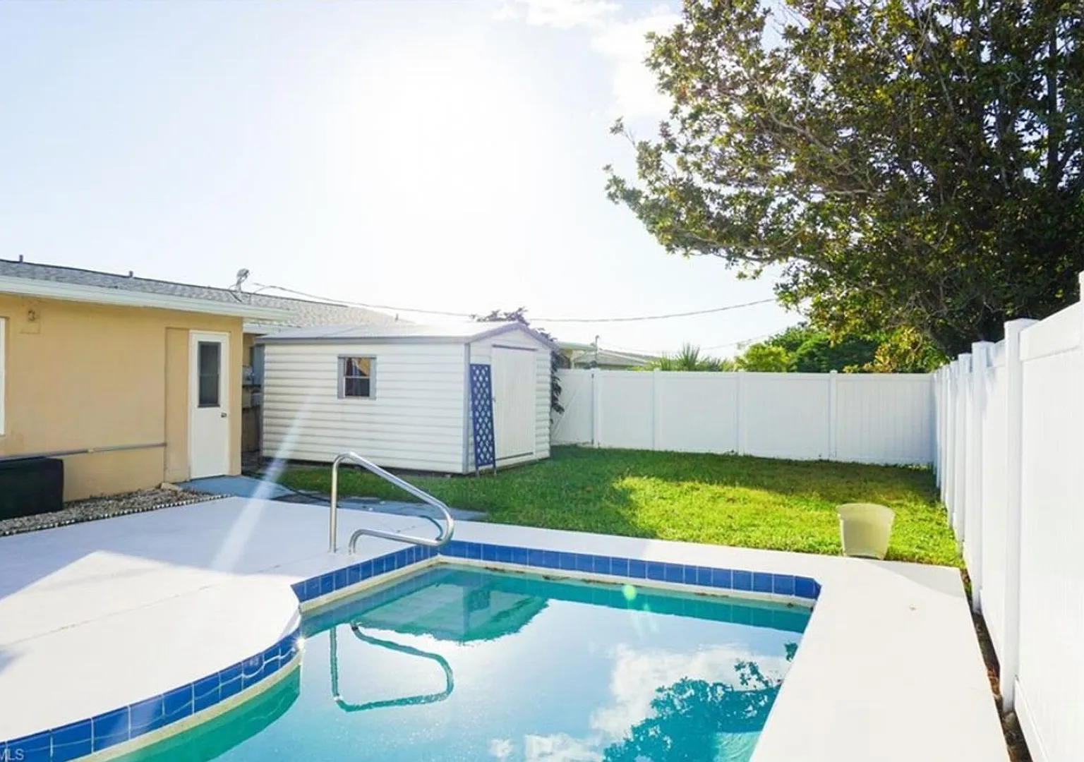 Charming 2BR Duplex in North Port — Photo 1