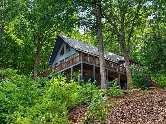 3rd image of 113 Lucerne Pl