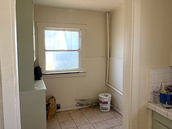 4th image of 523 W Oldfield St