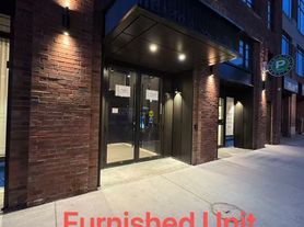 180 Front St E