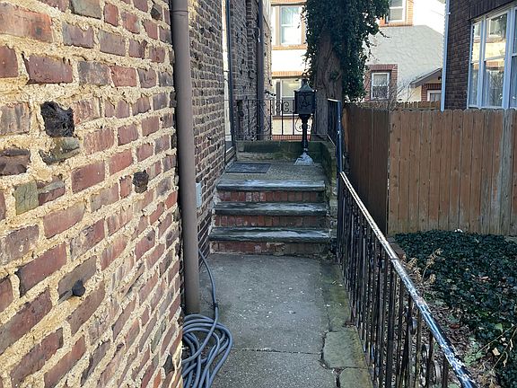 Private walkway