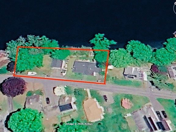2nd image of 140 Riverbank Rd