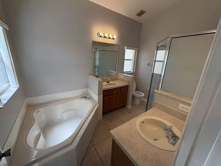2033 Kaylas Ct — Photo 8