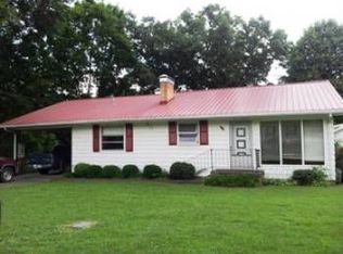 111 Gilbert St, Hazel, KY 42049