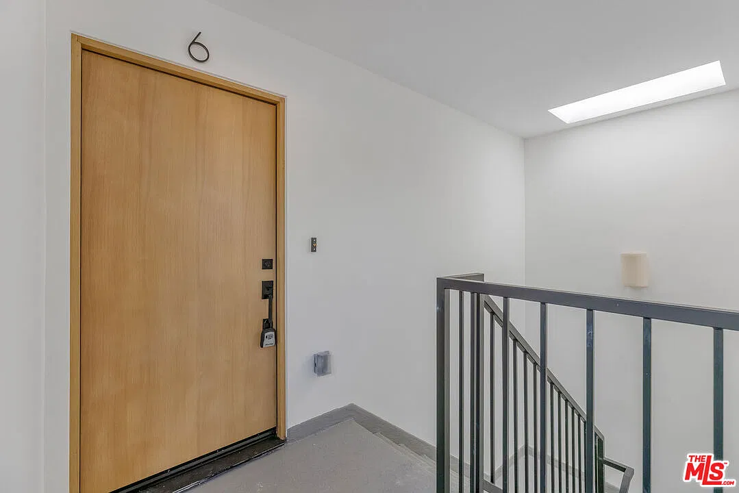 2 bed, 2.5 bath, 1049 sqft, $5,000 — Photo 4