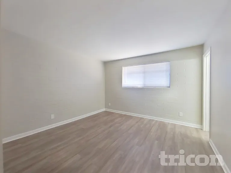 3721 W Seldon Ln — Photo 8