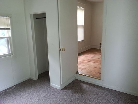 2nd image of 1211 E Burlington St #1211