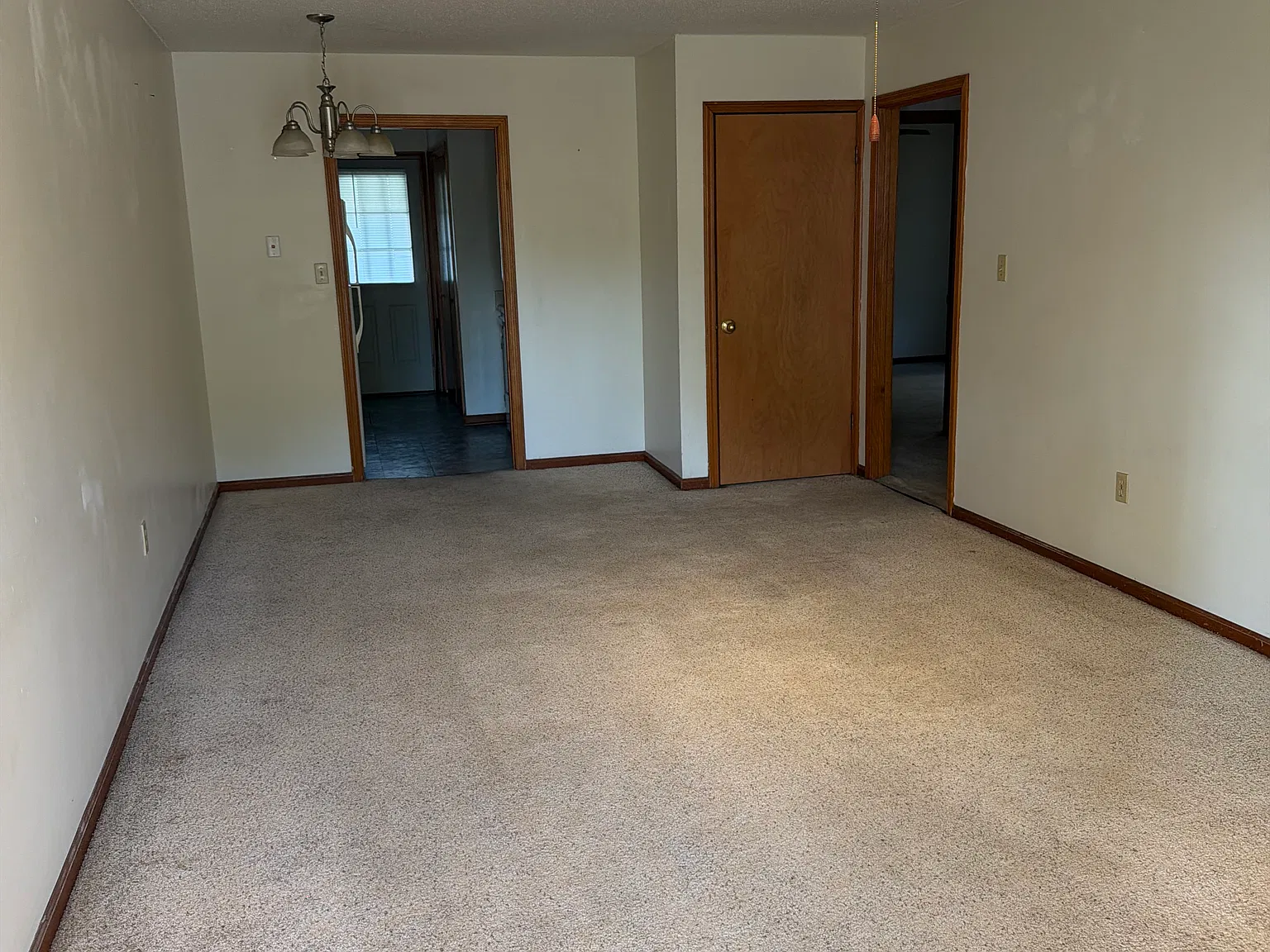 129 River Oaks Commons Ave — Photo 2