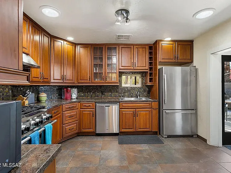 1200 E Edison St — Photo 11