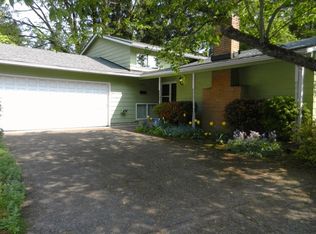 7005 Valley View Dr, Gladstone, OR 97027