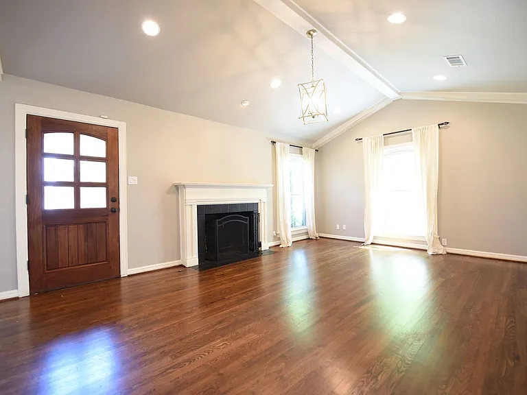 5606 Stanford Ave — Photo 3