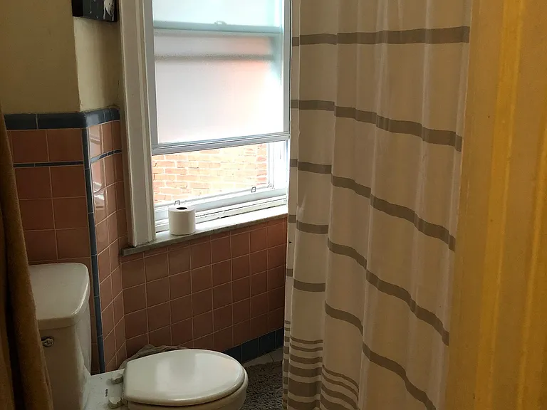 4617-spruce-st-2f-tenant-photos-12