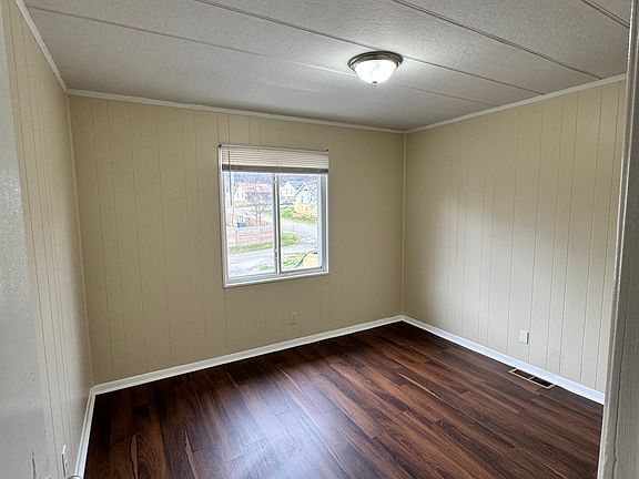 4th image of 2055 Washington Ave #4