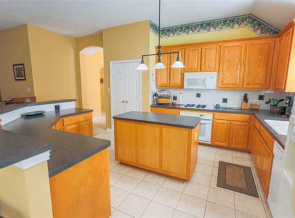 3rd image of 2318 Denham Dr