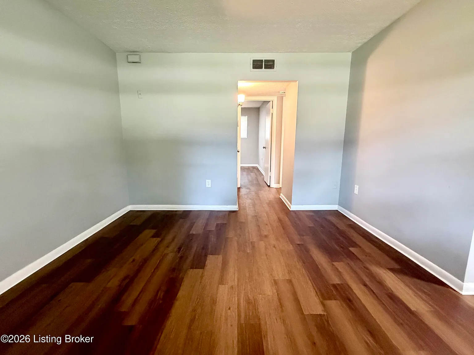 2 bed, 1.0 bath, 750 sqft, $825 — Photo 2