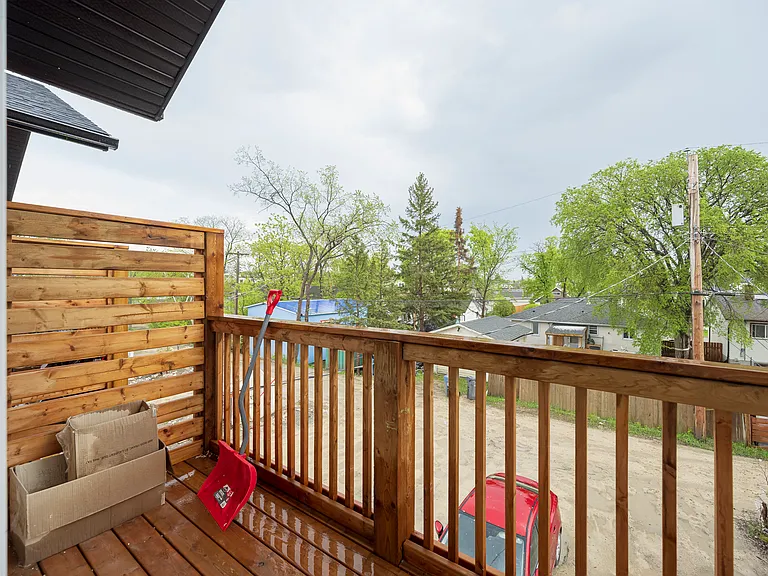 1034 A Clarence Ave — Photo 38