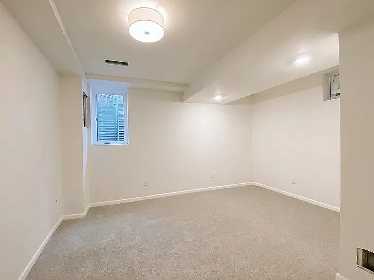 3046 Buchanan St NE — Photo 8