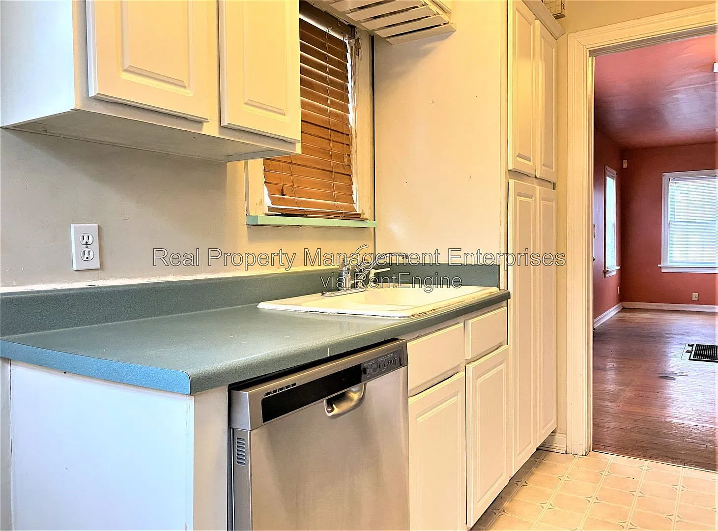 2 bed, 1.0 bath, 912 sqft, $999 — Photo 3