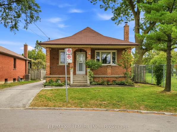 1 Mayo Dr, Toronto, ON M6L 2X1