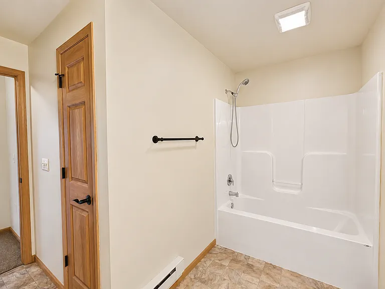 Berry Pointe Luxury Apartments — Photo 45