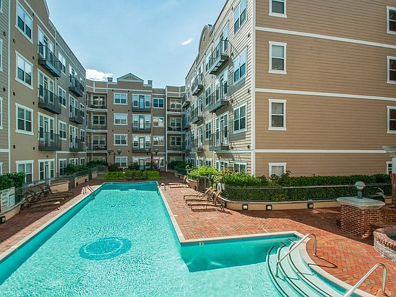5th image of 3000 Vanderbilt Pl APT 233
