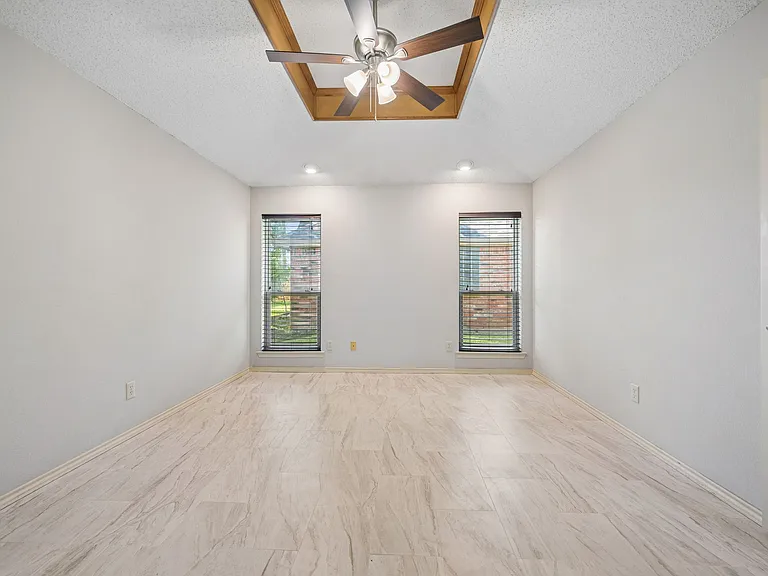 4203 Meadow Ridge Dr — Photo 7