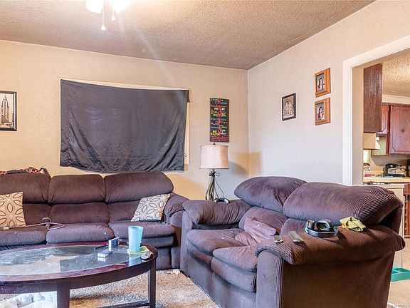 4th image of 709 S Elm St
