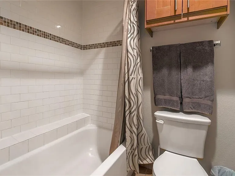7685 Northcross Dr #125 — Photo 15