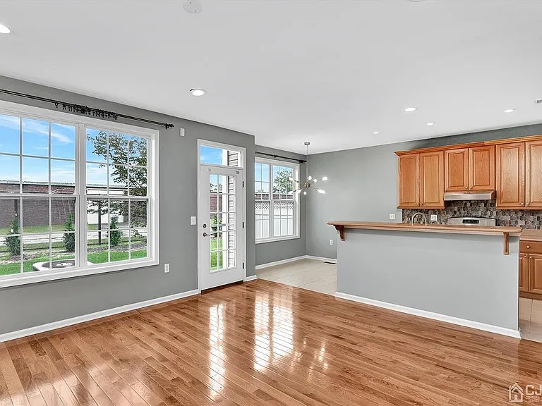 27 Vincent Behan Blvd #27 — Photo 14
