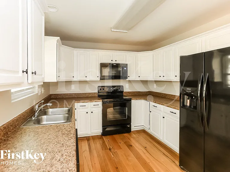 1018 Austin Ave — Photo 7