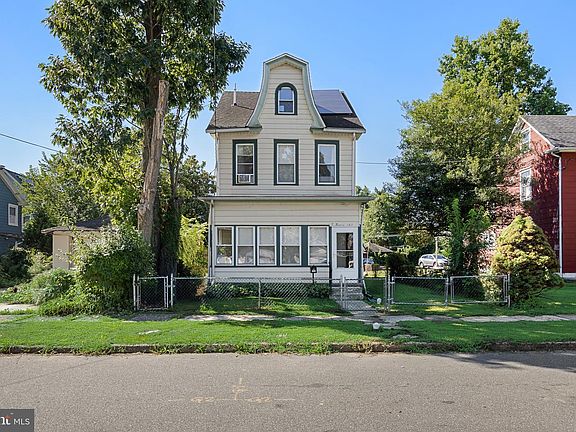 2nd image of 142 Church St