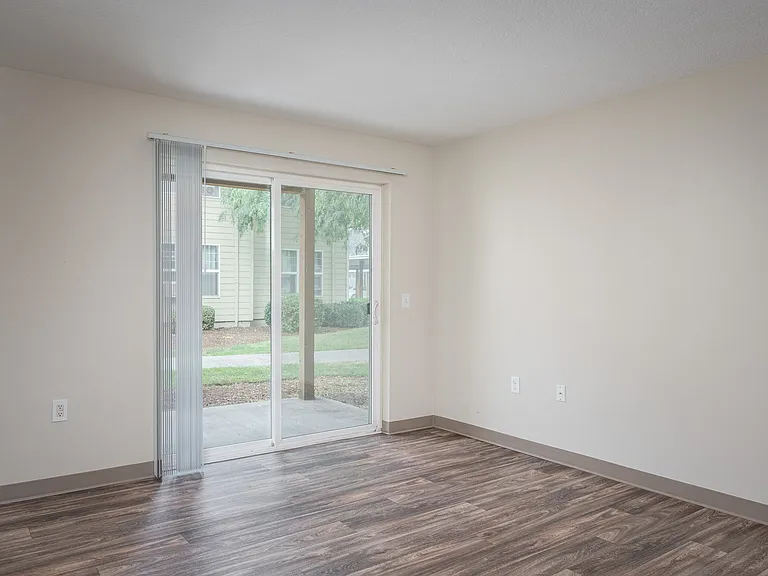 Suzann Plaza Apartments — Photo 21