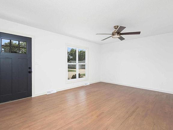 3rd image of 2004 Fairmeadows Dr