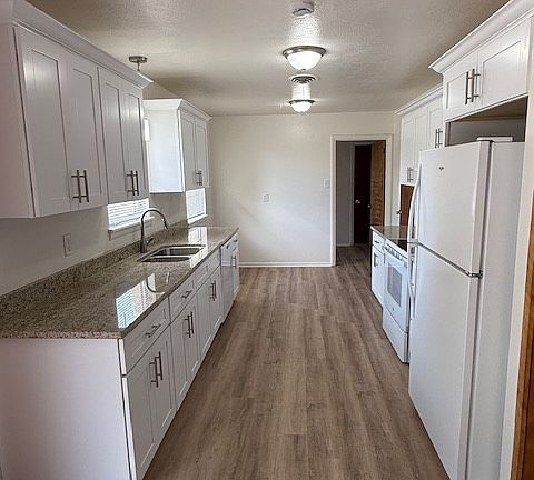 3rd image of 2208 Berkley Dr