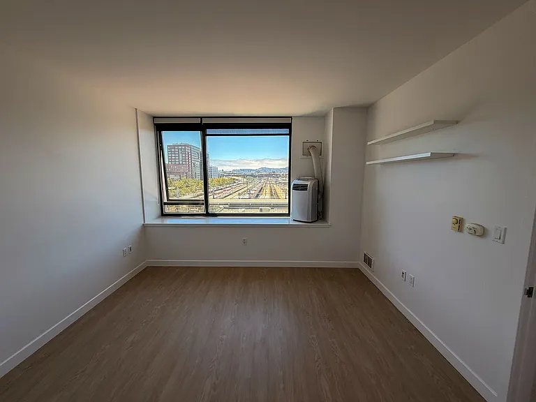 260 King St #445 — Photo 2